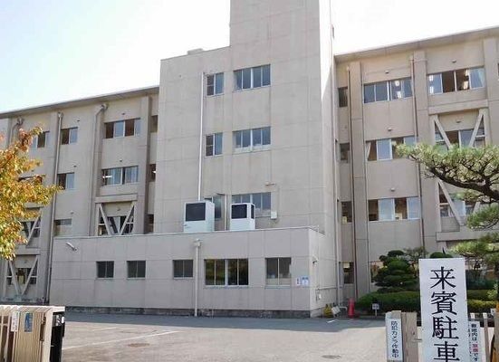 近くの富士松南小学校まで950m(徒歩12分)