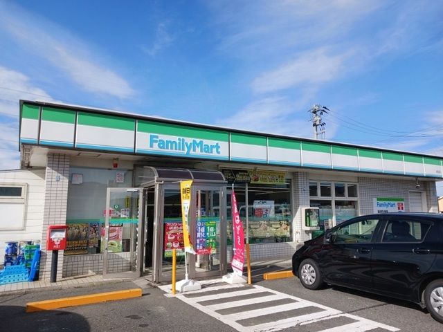 近くのファミリーマート鹿又店まで2,000m（徒歩25分）
