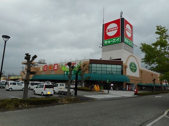 近くのスーパーまで1,100m（徒歩14分）