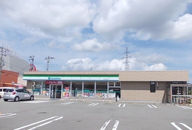 近くのファミリーマートまで1,200m(徒歩15分)