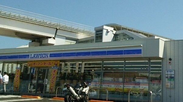 近くのコンビニまで750m（徒歩10分）