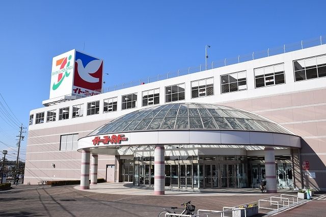 近くのスーパーまで1,000m（徒歩13分）