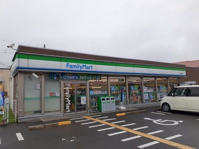 近くのファミリーマート様まで600m（徒歩8分）