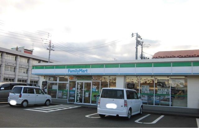 近くのコンビニまで290m（徒歩4分）