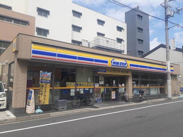 近くのミニストップ甲子園六番町店様まで180m（徒歩3分）