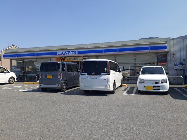 近くのローソン東入部1丁目店まで750m（徒歩10分）