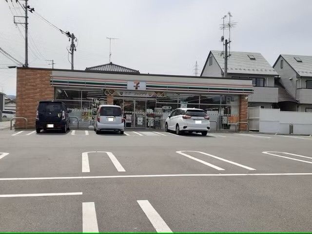 近くのセブンイレブン原町北町店まで550m（徒歩7分）
