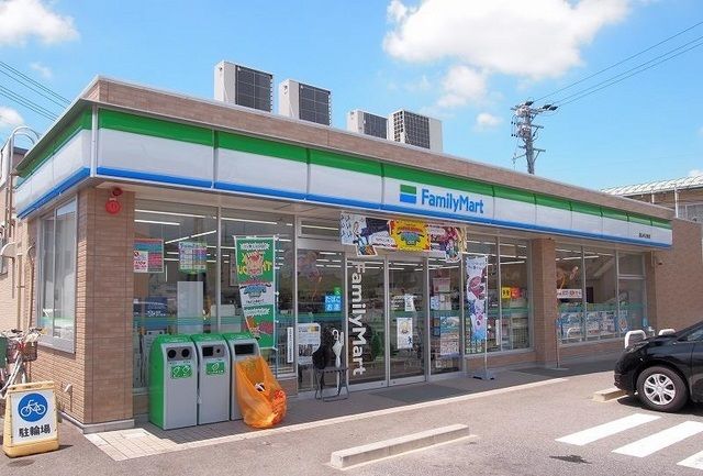 近くのコンビニまで260m（徒歩4分）