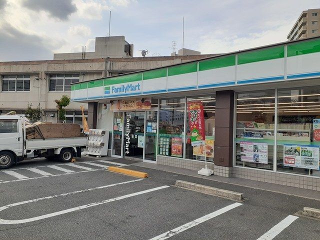 近くのコンビニまで450m（徒歩6分）