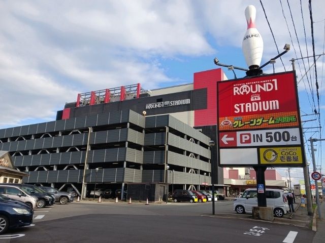 近くのラウンドワン 秋田店まで765m(徒歩10分)