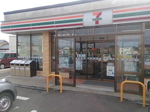 近くのコンビニまで1,000m（徒歩13分）