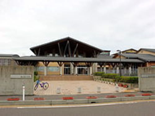 近くの春江東小学校まで400m（徒歩5分）