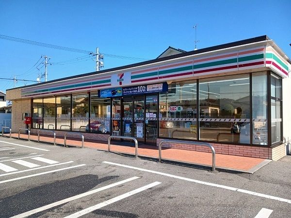 近くのコンビニまで400m（徒歩5分）