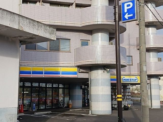 近くのコンビニまで750m（徒歩10分）