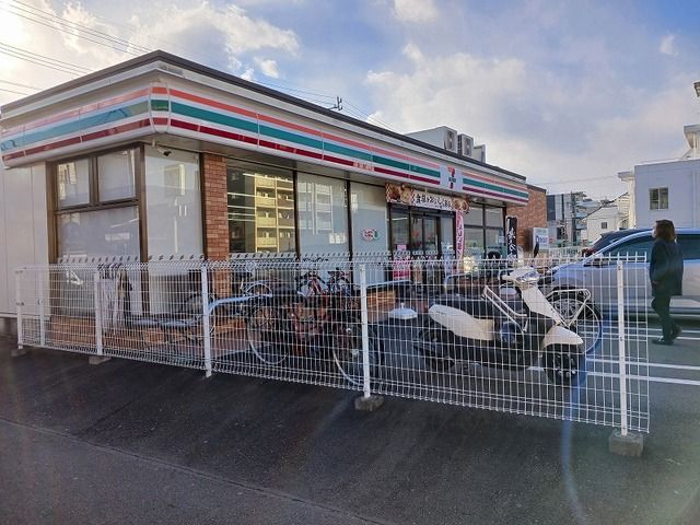 近くのセブンイレブン静岡本通４丁目店まで270m（徒歩4分）