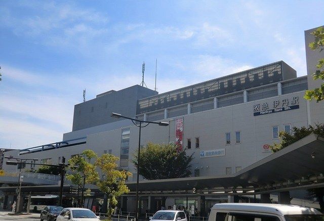 近くの阪急伊丹線伊丹駅まで1,670m（徒歩21分）