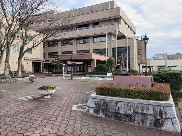 近くの流山市役所まで700m（徒歩9分）