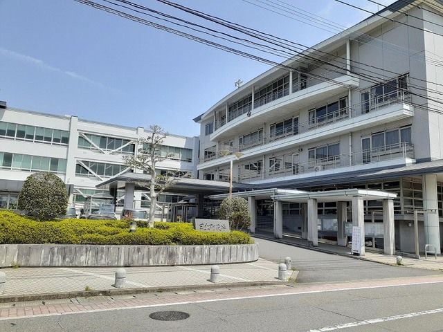 近くの日出町役場まで1,300m（徒歩17分）