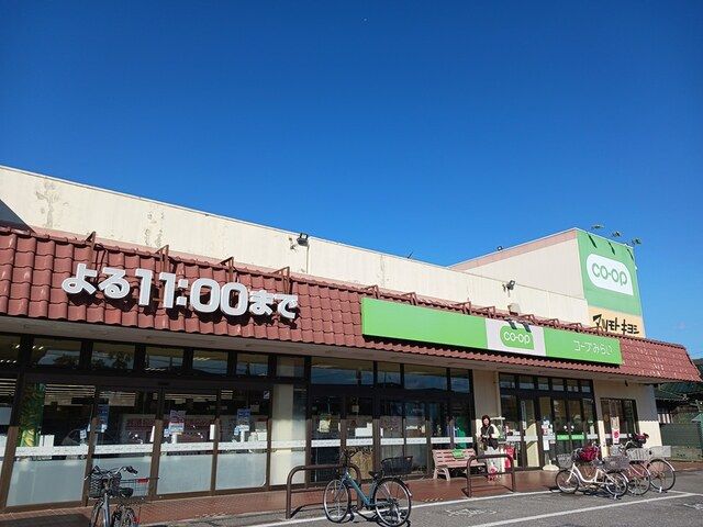 近くのコープみらい東深井店まで200m（徒歩3分）