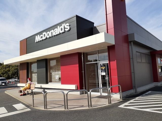 近くのマクドナルド益城空港インター店まで800m（徒歩10分）