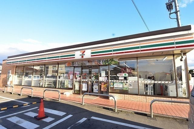 近くのセブン－イレブン郡山名倉店まで250m（徒歩4分）
