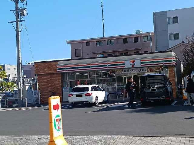 近くのセブンイレブン静岡森下町店まで220m（徒歩3分）