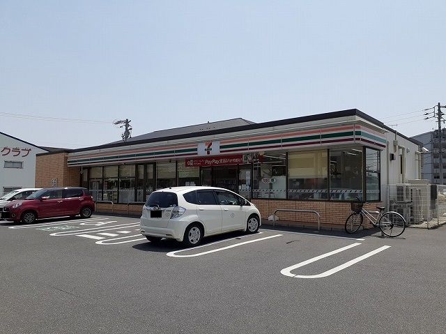 近くのセブンイレブン鈴鹿阿古曽店まで400m(徒歩5分)