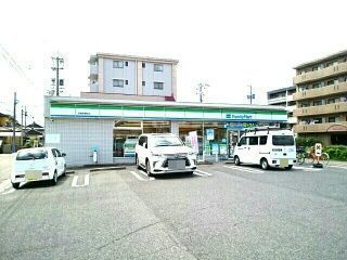 近くのファミリーマート 新柳町店まで400m(徒歩5分)