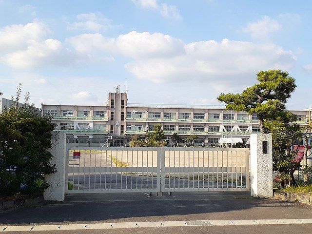 近くの岩倉市立 岩倉北小学校まで750m(徒歩10分)