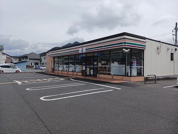 近くのセブンイレブン綾部大島町店まで1,400m(徒歩18分)