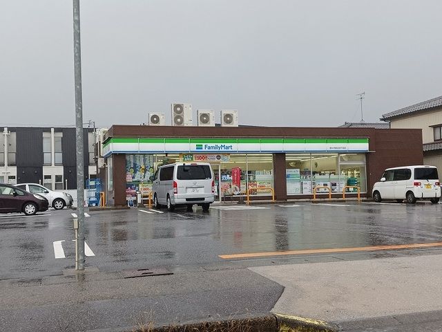 近くのファミリーマート新庄6丁目店まで230m(徒歩3分)