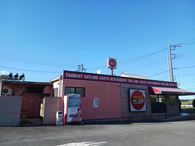 近くの飲食店まで850m（徒歩11分）
