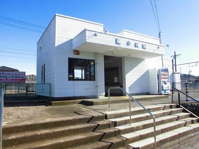 近くの駅まで1,800m（徒歩23分）