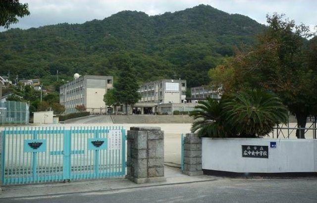 近くの中学校まで1,400m（徒歩18分）
