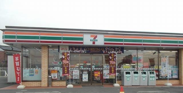 近くのセブンイレブン栃本店まで240m（徒歩3分）