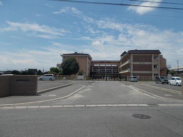 近くの田沼小学校まで1,100m（徒歩14分）