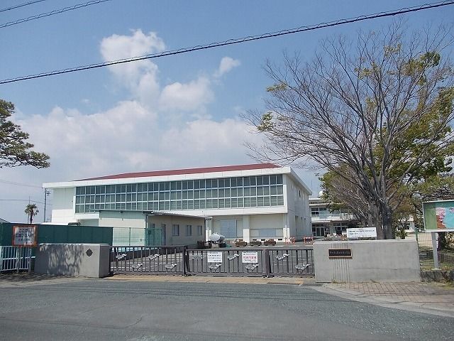 近くの豊田北部小学校まで1,700m(徒歩22分)