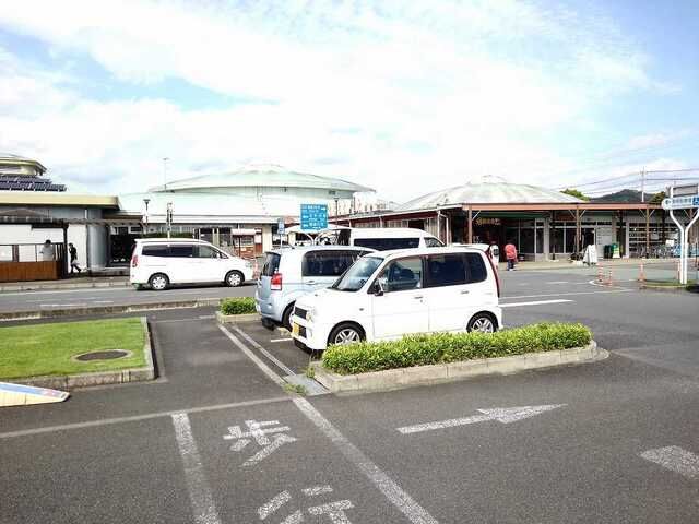 近くの施設まで300m（徒歩4分）