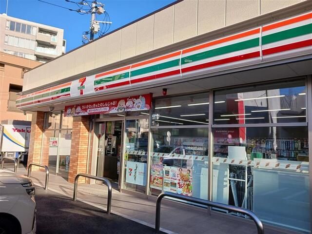 近くのセブンイレブンまで140m（徒歩2分）