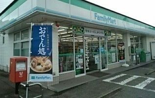 近くのファミリーマートまで230m（徒歩3分）