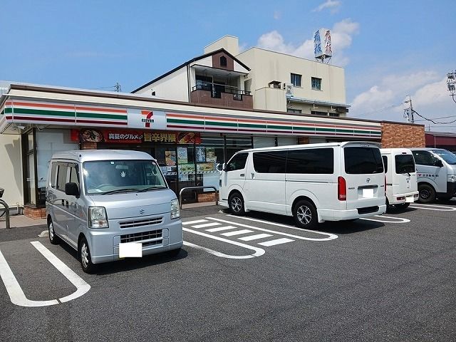 近くのセブンイレブンまで700m(徒歩9分)