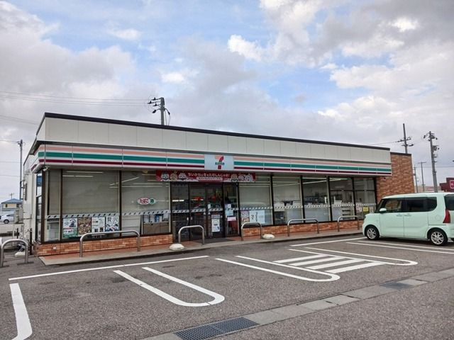 近くのセブンイレブン羽咋石野町店まで650m（徒歩9分）