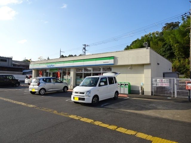 近くのコンビニまで1,200m（徒歩15分）