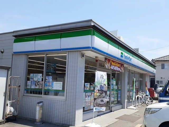 近くのファミリーマートまで200m(徒歩3分)