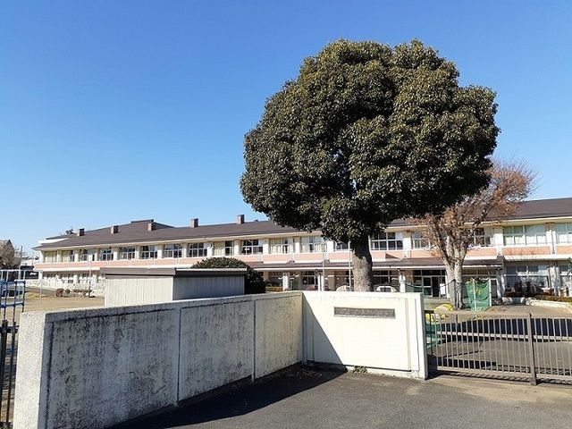 近くの小学校まで1,000m（徒歩13分）