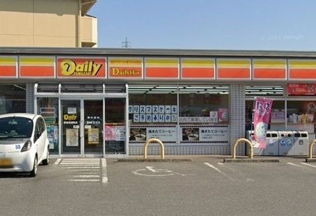 近くのデイリーヤマザキ高浜豊田町店まで250m（徒歩4分）