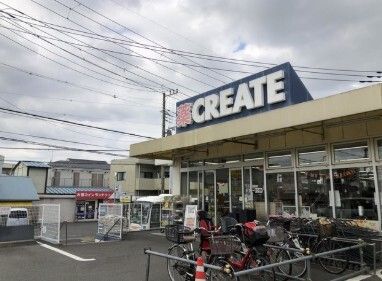近くのクリエイトS・D金沢釜利谷店まで350m（徒歩5分）