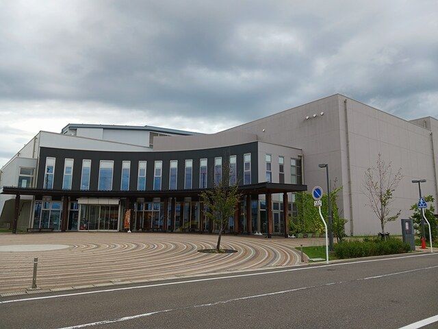 近くの三条市体育文化会館まで545m(徒歩7分)