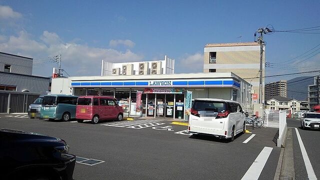 近くのローソンまで300m（徒歩4分）
