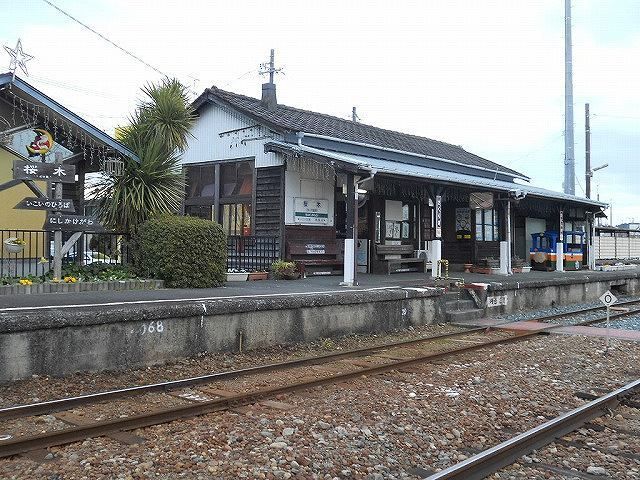 近くの桜木駅まで1,800m（徒歩23分）